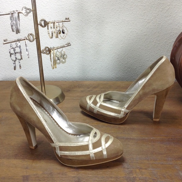 Jessica Simpson Tan & Gold Suede Platform Heels - Picture 3 of 8